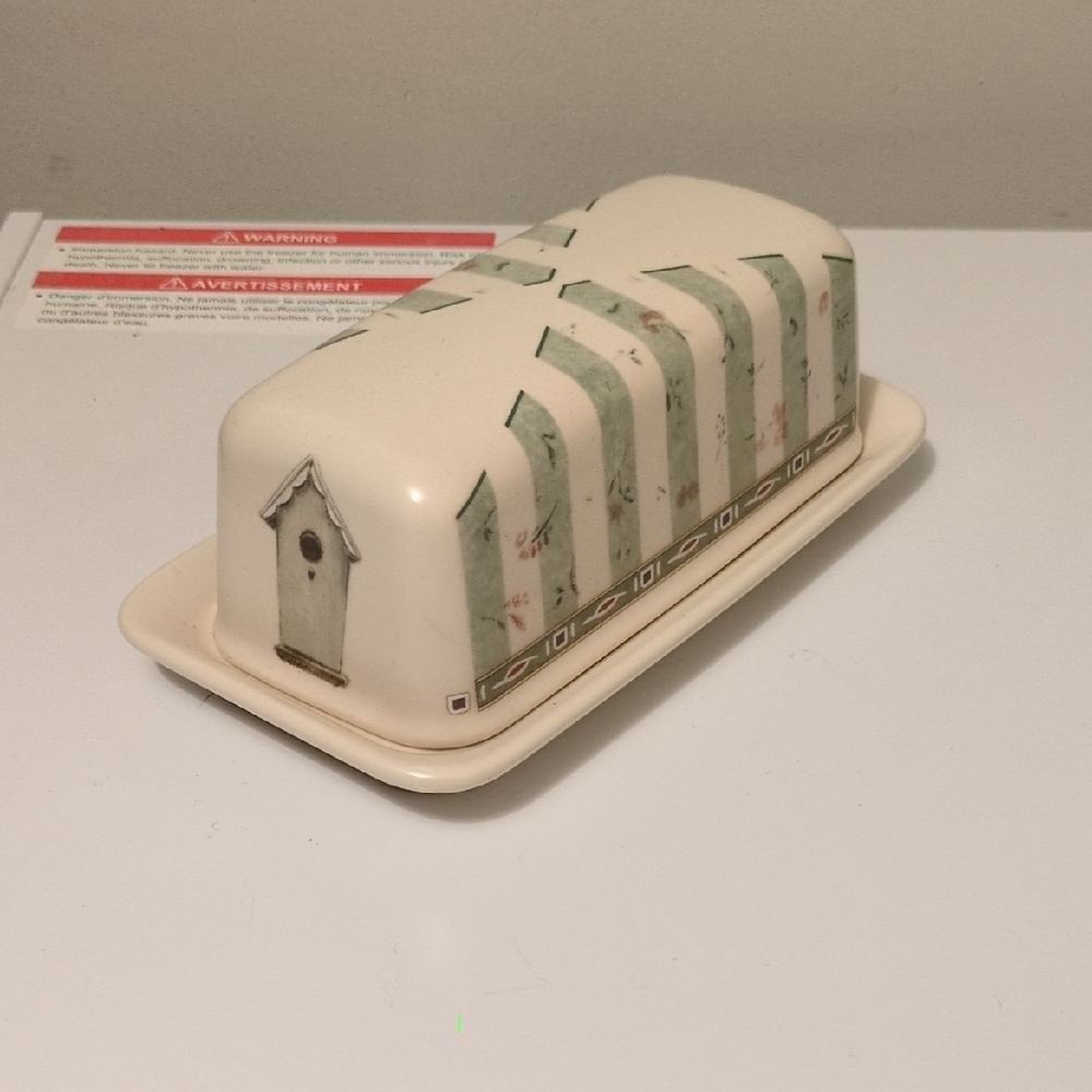 Pfaltzgraff Naturewood 1/4 lb covered butter dish. 